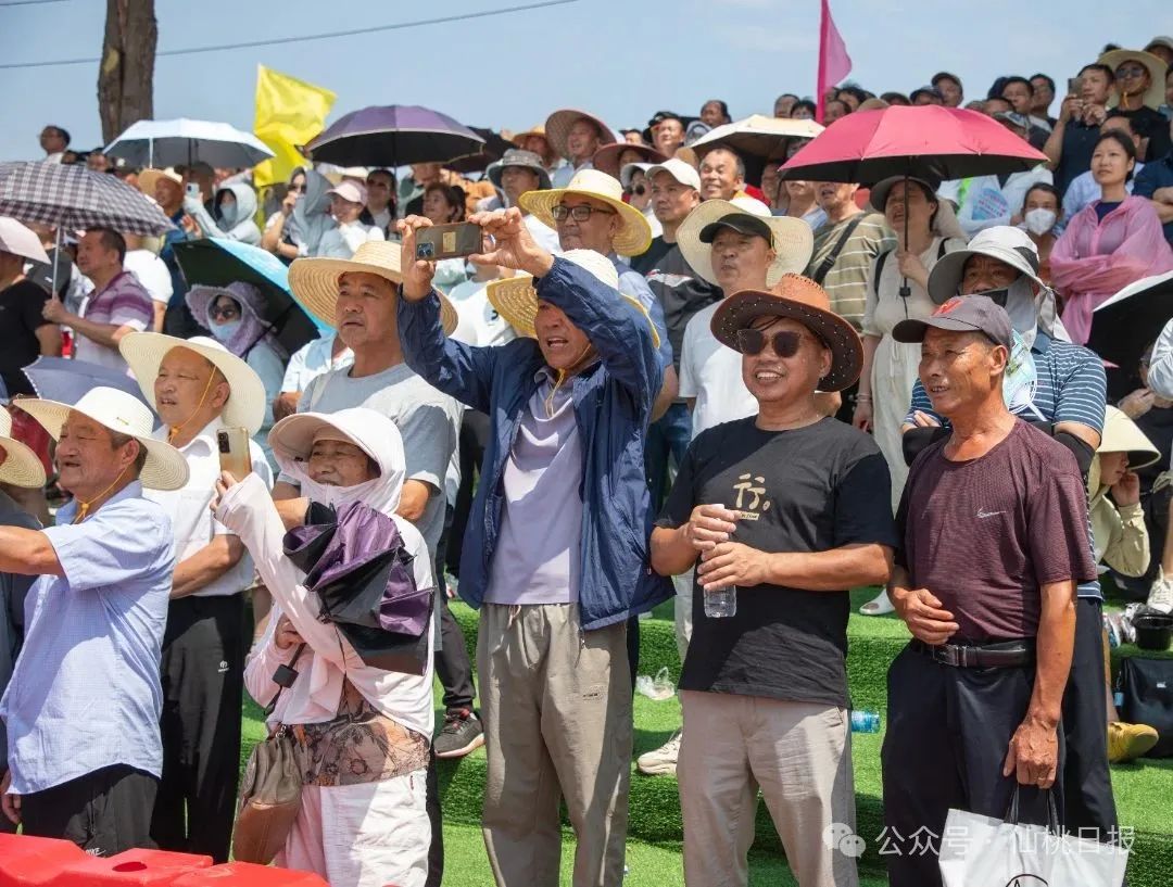 在仙桃，有一种尽孝方式，叫带着长辈去看船